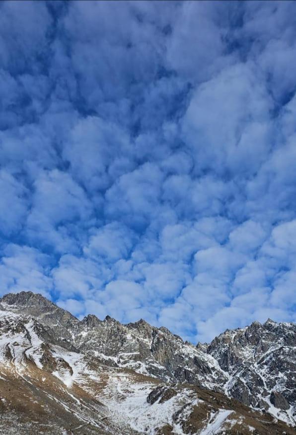 Emotion Kazbegi Lejlighed Værelse billede