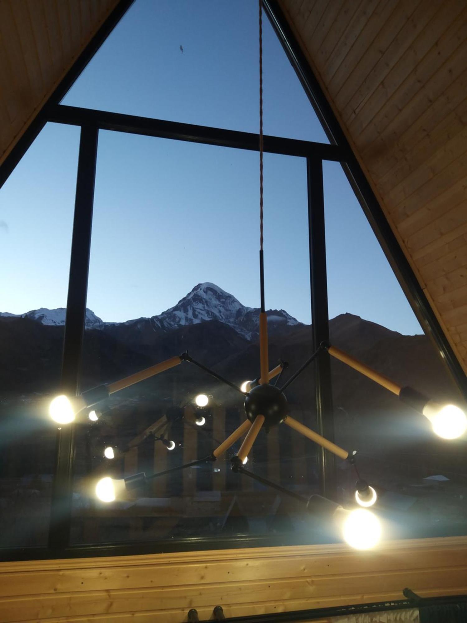 Emotion Kazbegi Lejlighed Værelse billede