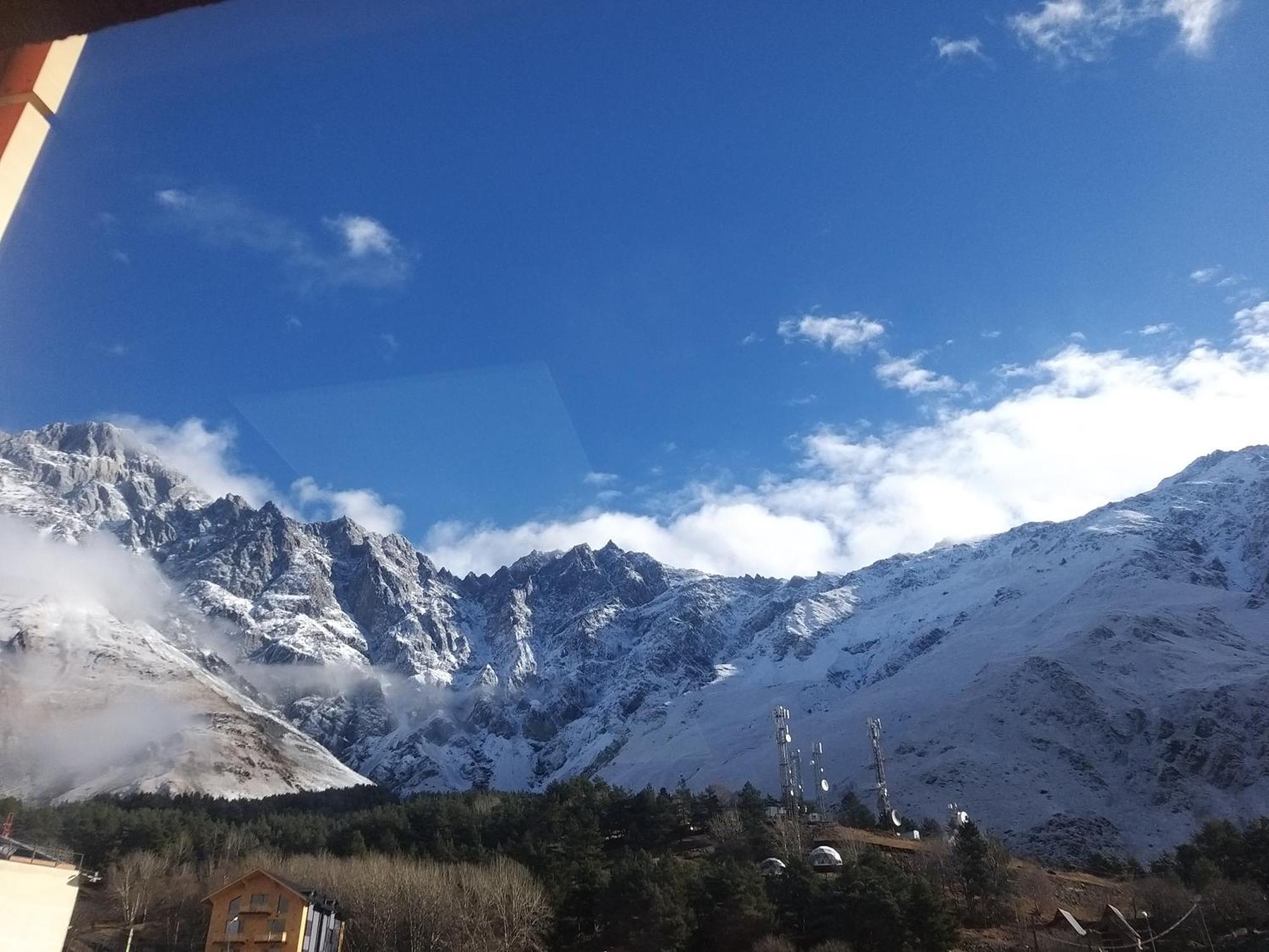 Emotion Kazbegi Lejlighed Værelse billede