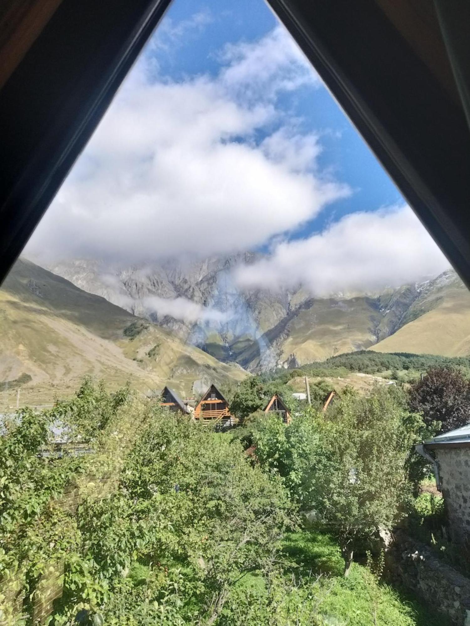 Emotion Kazbegi Lejlighed Værelse billede